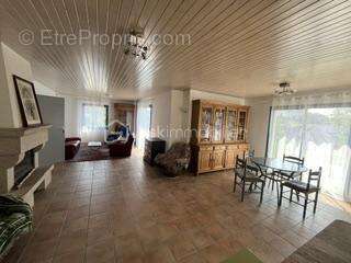 Vaste maison d'Architecte de plain-pied avec grenier aménageable sur 1521 m² de terrain - photo 3