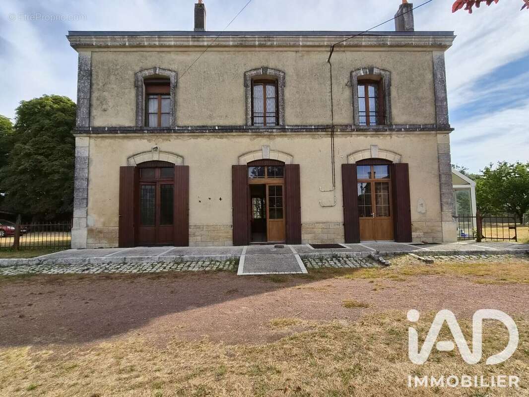Maison 193 m² à Brioux-Sur-Boutonne  - photo 2
