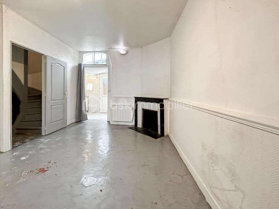 Maison à SAINT-JULIEN-DU-SAULT