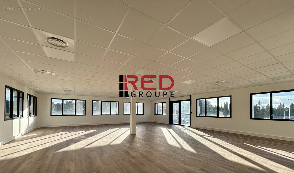 Commerce à EGUILLES