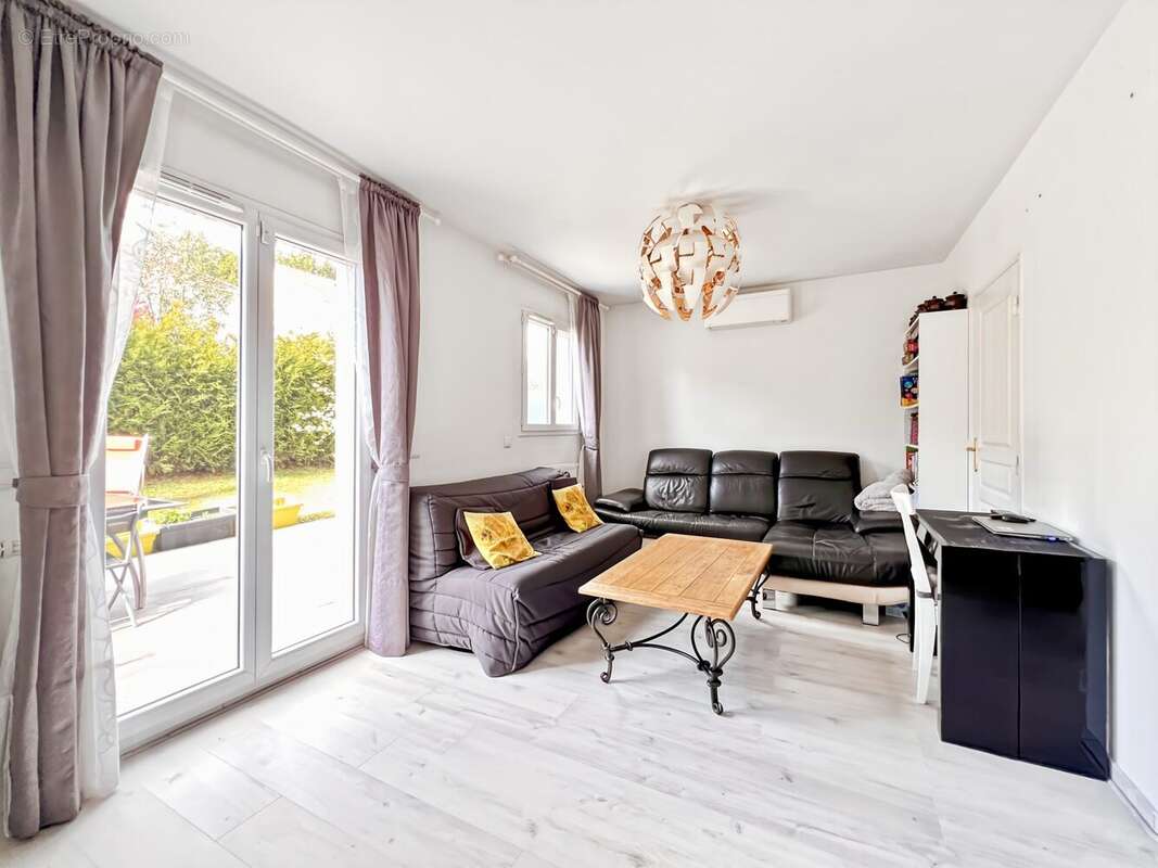 Maison à L'HAY-LES-ROSES