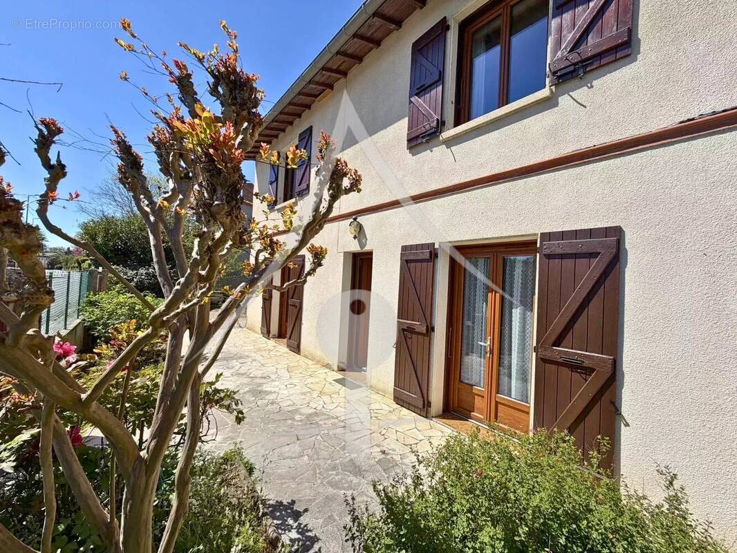 Maison à LAVERNOSE-LACASSE