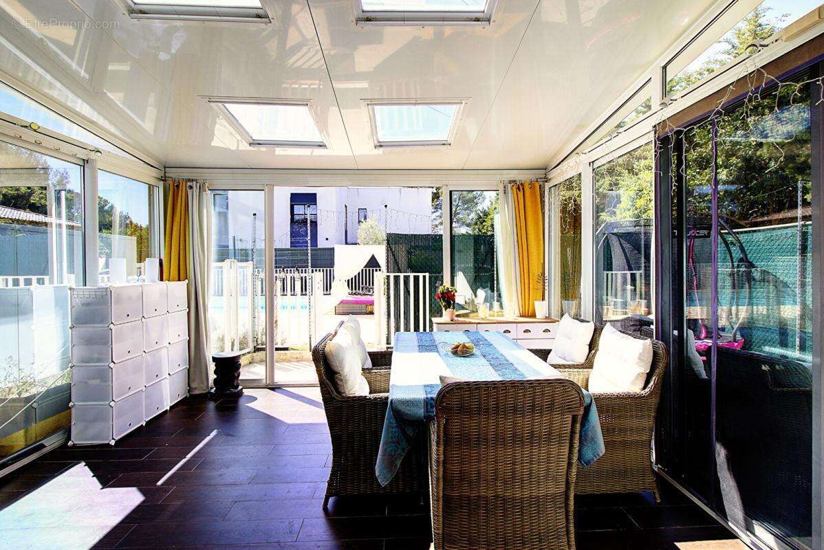 Co-Exclusivité - Mougins Saint-Basile - Appartement-villa 4 pièces de 106 m² avec accès direct à la piscine - photo 5
