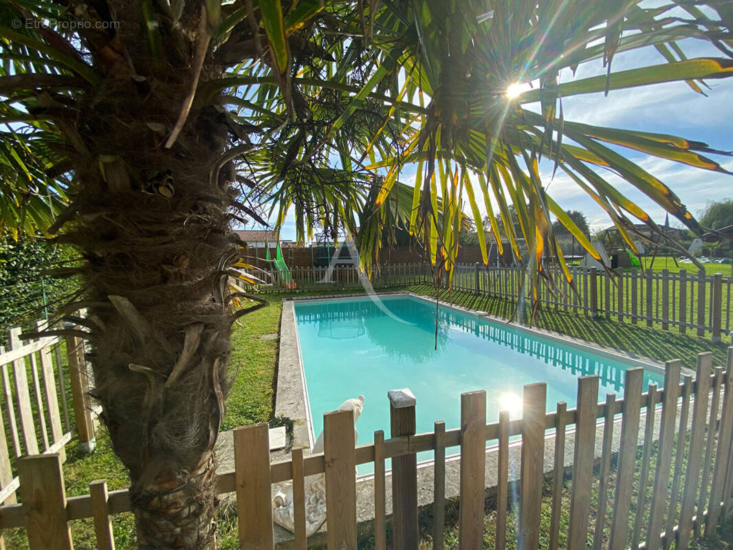 Maison à SAINT-ETIENNE-DE-MER-MORTE