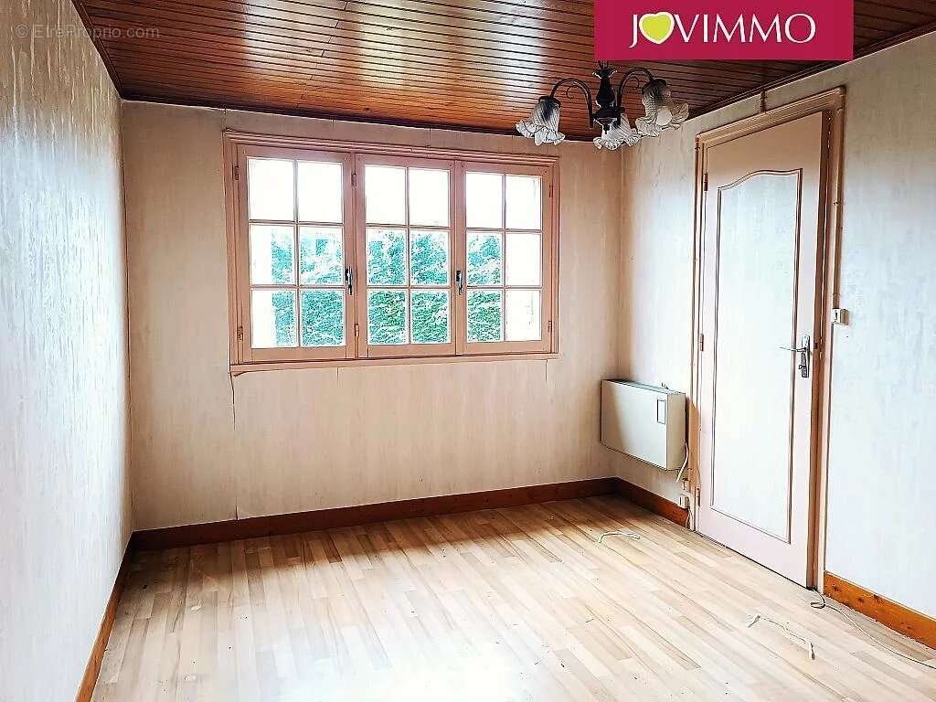 Maison à AINAY-LE-CHATEAU