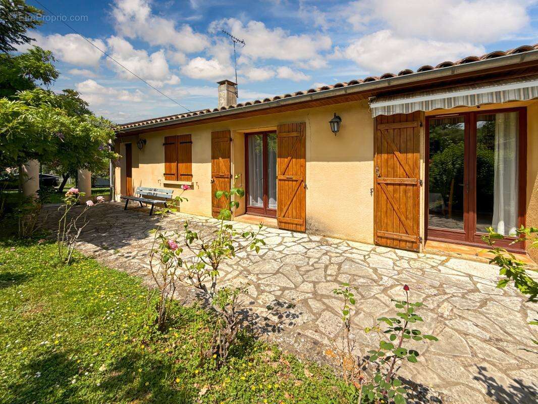 Maison à SEGOUFIELLE