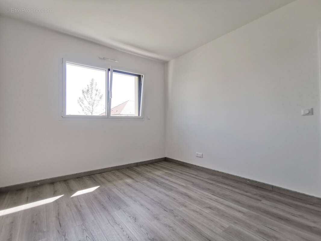 Maison achevée en 2026 avec 5 chambres à Rosières - photo 17