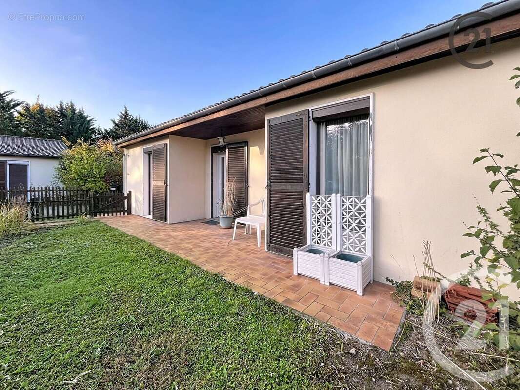 Maison à LA CHAPELLE-SAINT-LUC