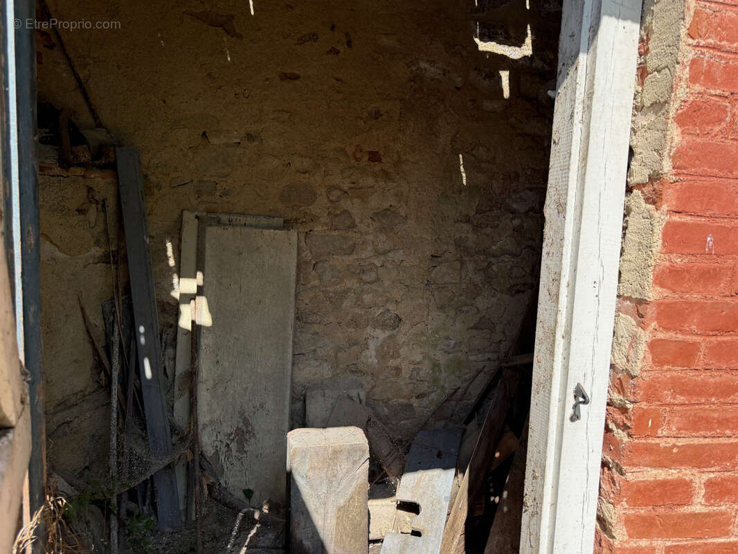 Auv 1227 : Maison de bourg à rénover, jardin, garages et grange - photo 94