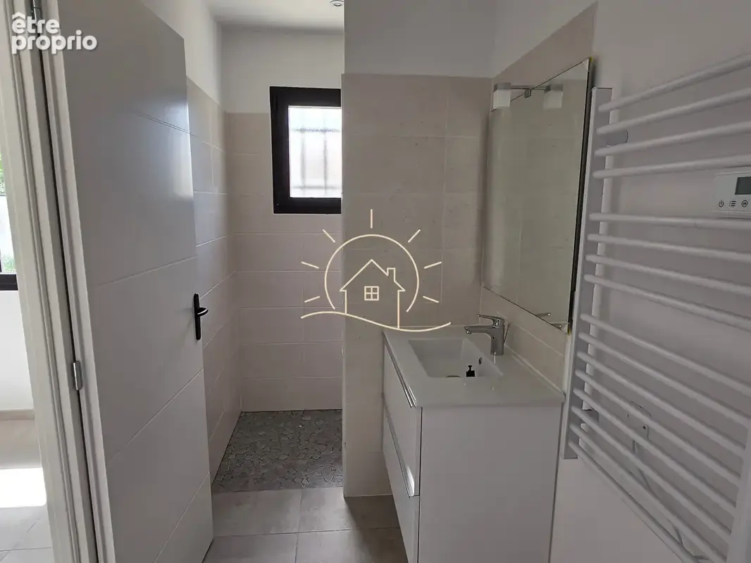 RUOMS - Villa neuve de plain-pied, toit plat - photo 5