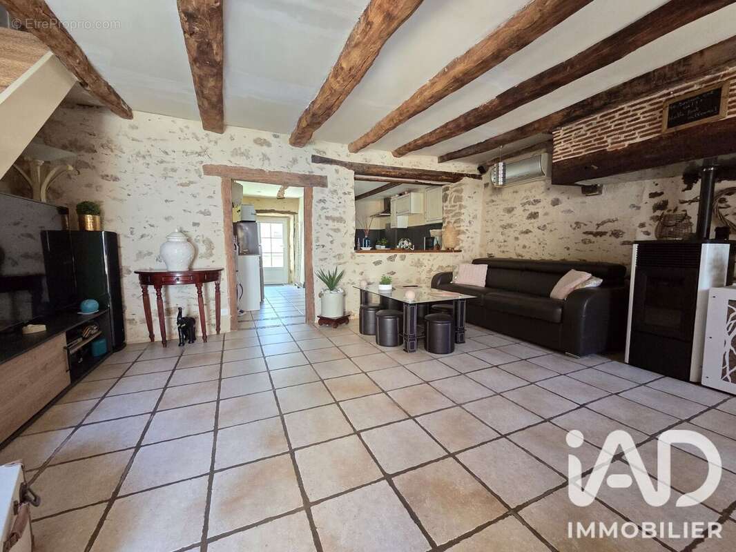 Photo 2 - Maison à SAINT-VICTURNIEN