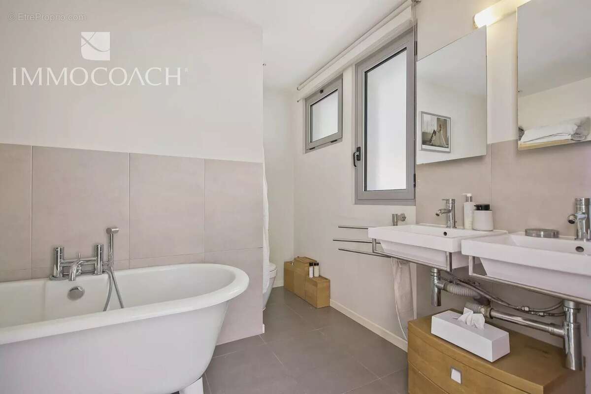 Maison à COLLOBRIERES