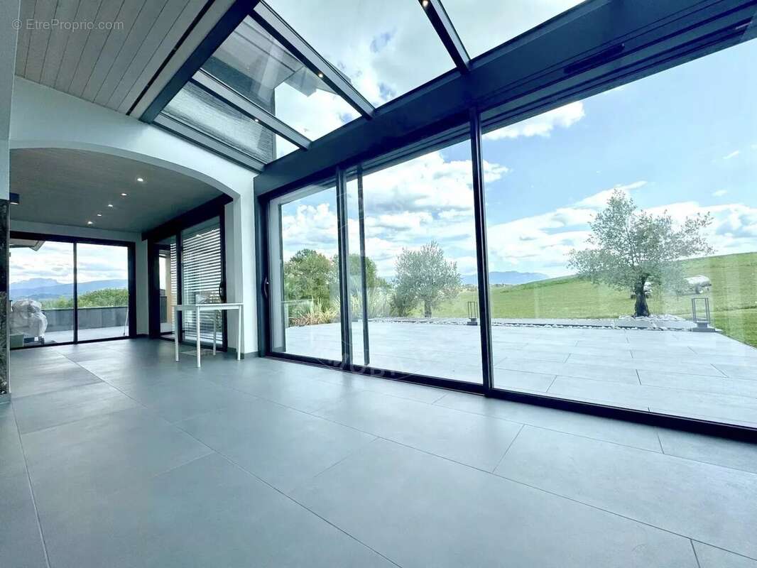 Villa contemporaine sur les hauteurs de Rumilly À vendre - photo 8