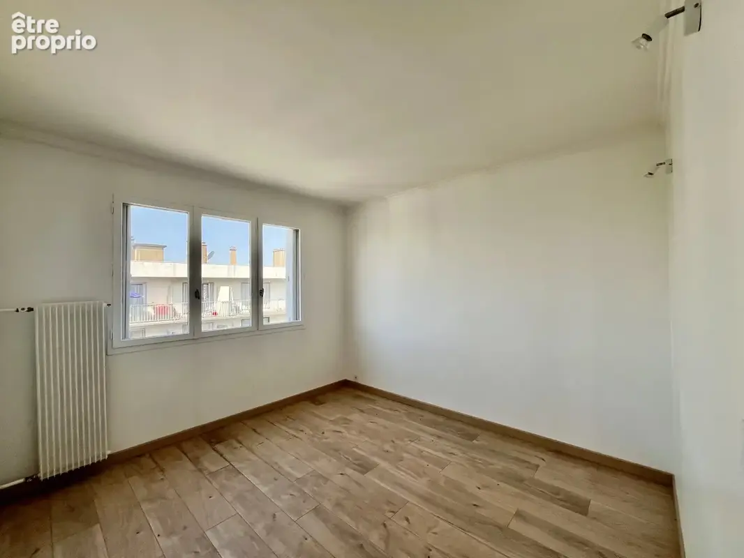 Coup de cur familial : Grand F5 de 103 m² avec balcon et vue sur Paris  Le Blanc-Mesnil - photo 5
