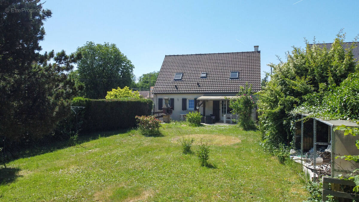 Maison à NEAUPHLE-LE-CHATEAU