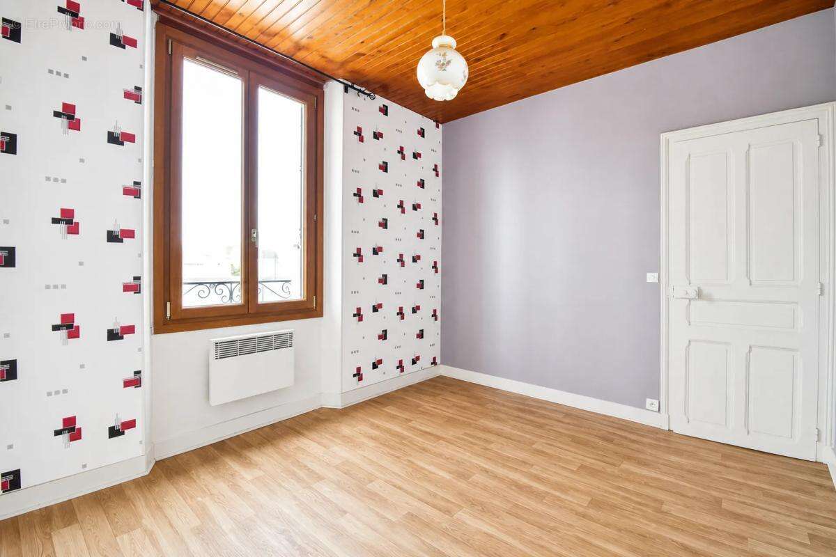 Maison à LA BAZOCHE-GOUET