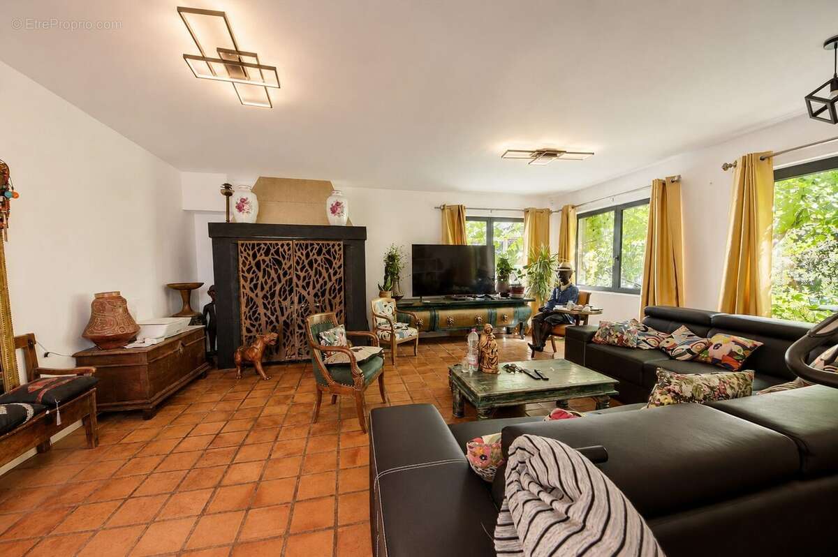 Maison 315 m² à Magny-Les-Hameaux  - photo 9