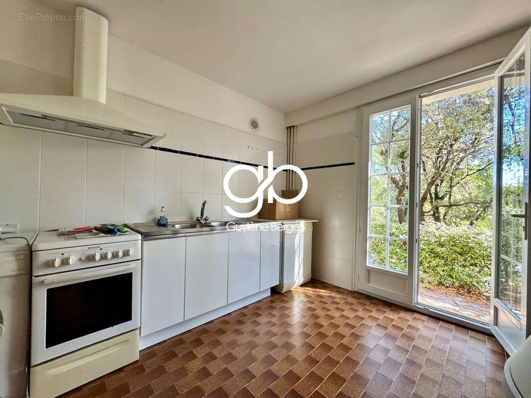 Maison à SAINT-CLEMENT-DE-RIVIERE