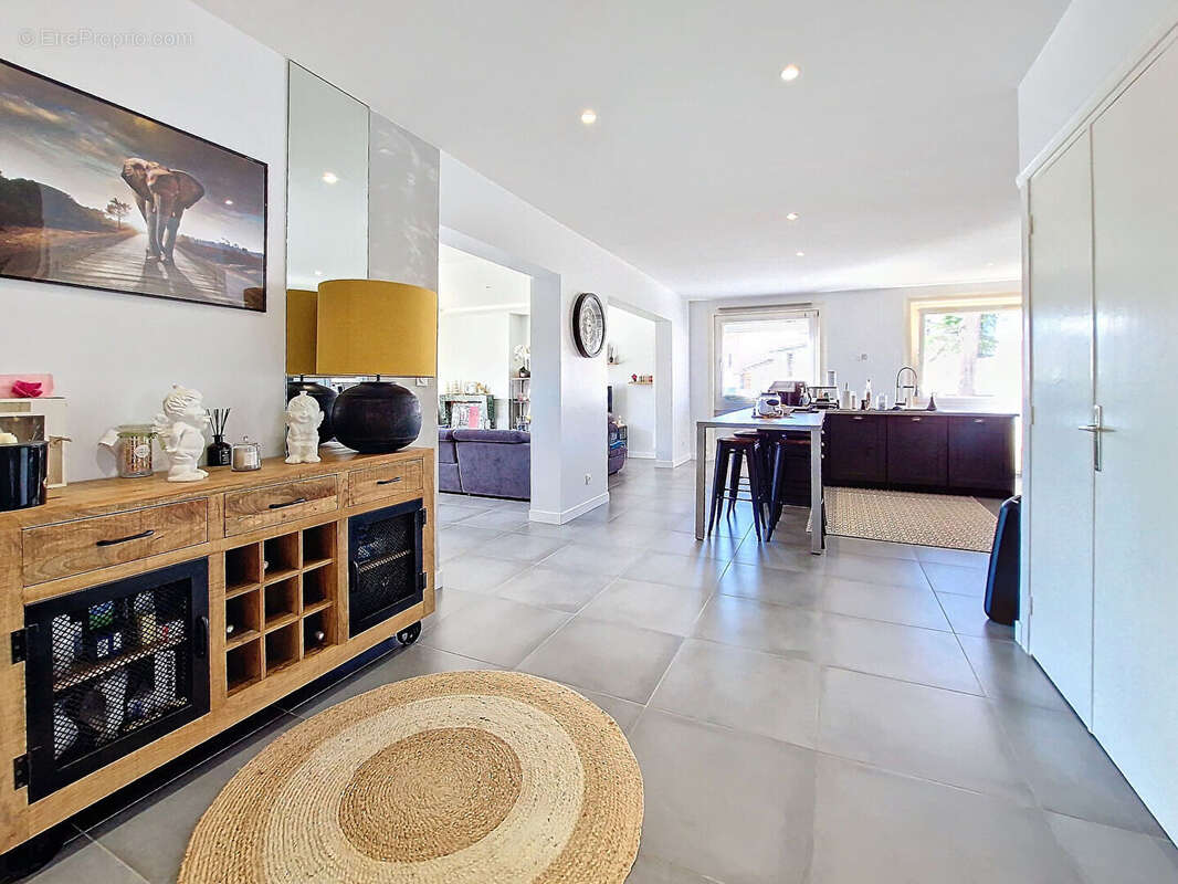 Maison à SURY-LE-COMTAL