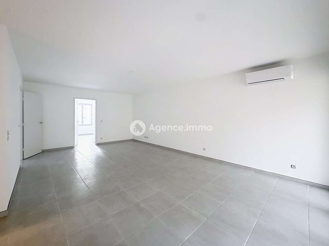 Appartement à FLASSANS-SUR-ISSOLE