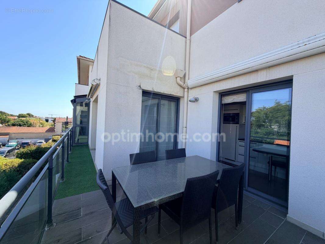 « Exceptionnel appartement de 90 m² dans le quartier recherché de Saint-Éloi, à La Rochelle – Résidence de standing, calme, lumi - photo 7