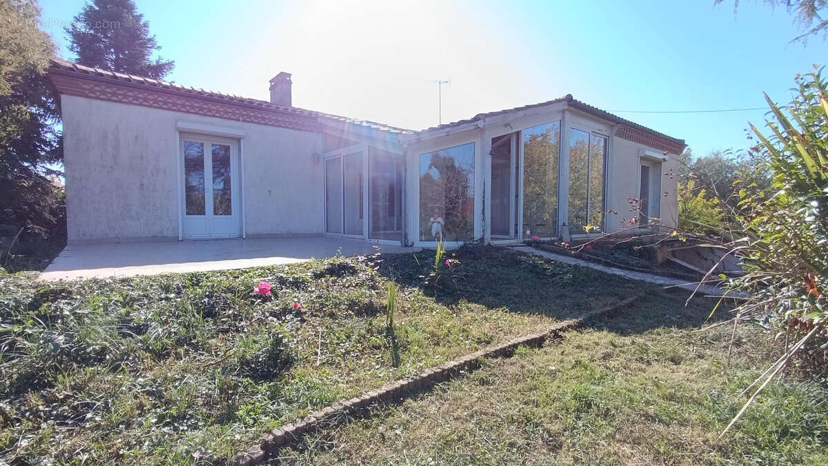 Maison à SAINTE-COLOMBE-EN-BRUILHOIS