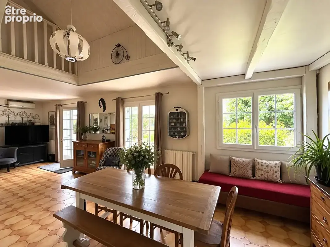 Maison familiale à Quincy-Voisins  avec de beaux volumes, sous-sol total et beau potentiel - photo 3