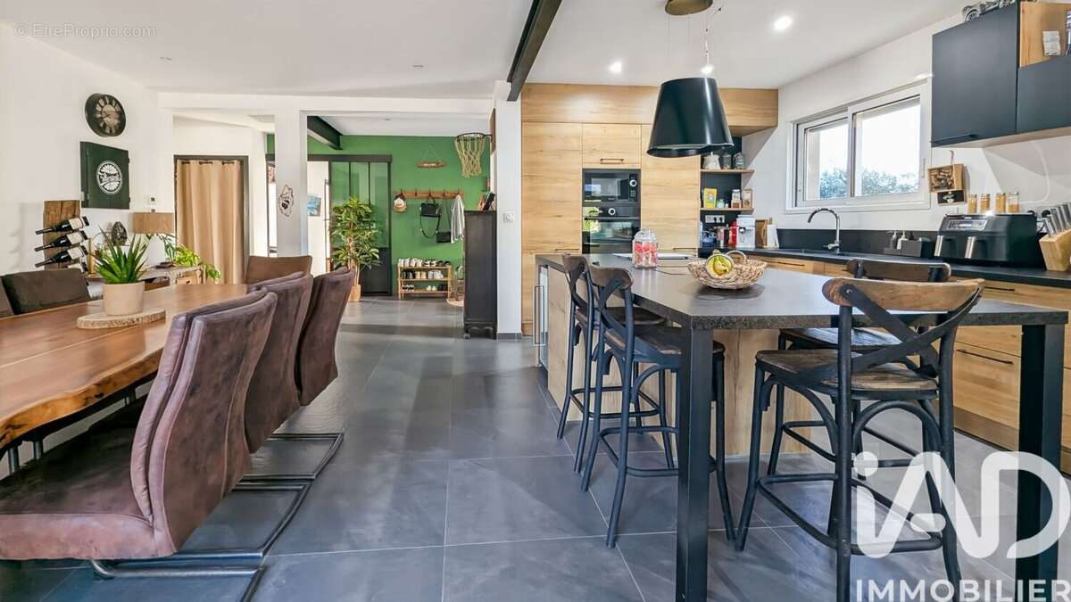 Maison 156 m² à Bagnols-Sur-Ceze  - photo 4