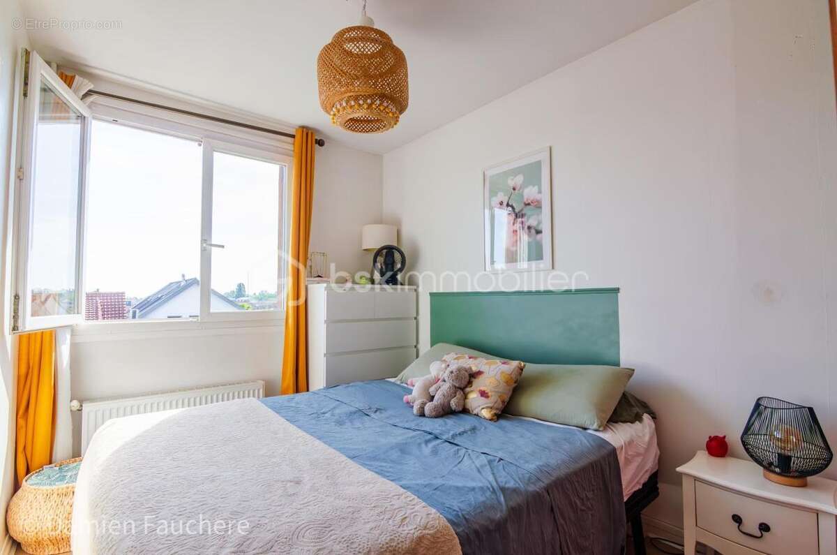 Massy Descartes, Appartement 4 pièces en très bon état, avec balcon, cave et garage ! - photo 8