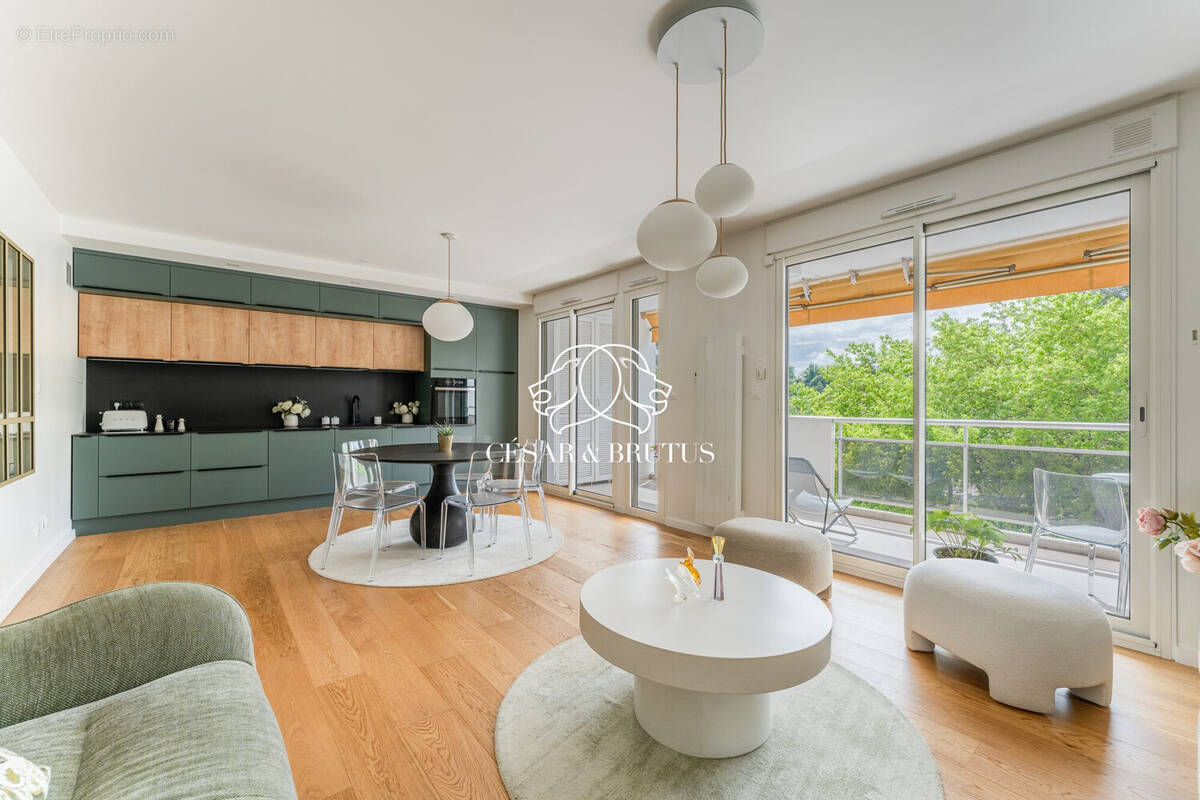 Appartement à CHARBONNIERES-LES-BAINS