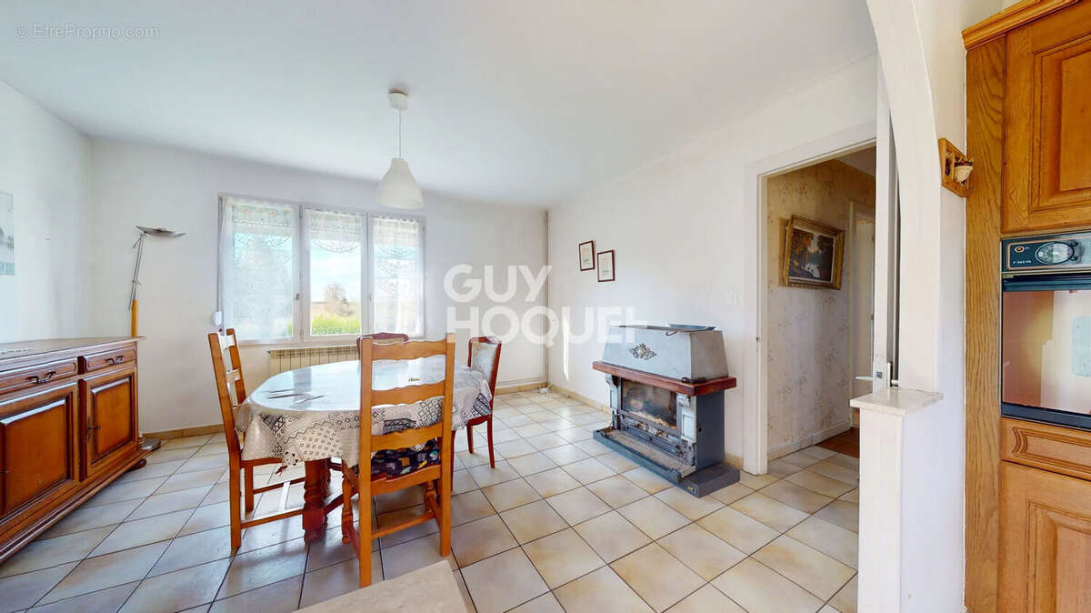 Maison à VELLEXON-QUEUTREY-ET-VAUDEY