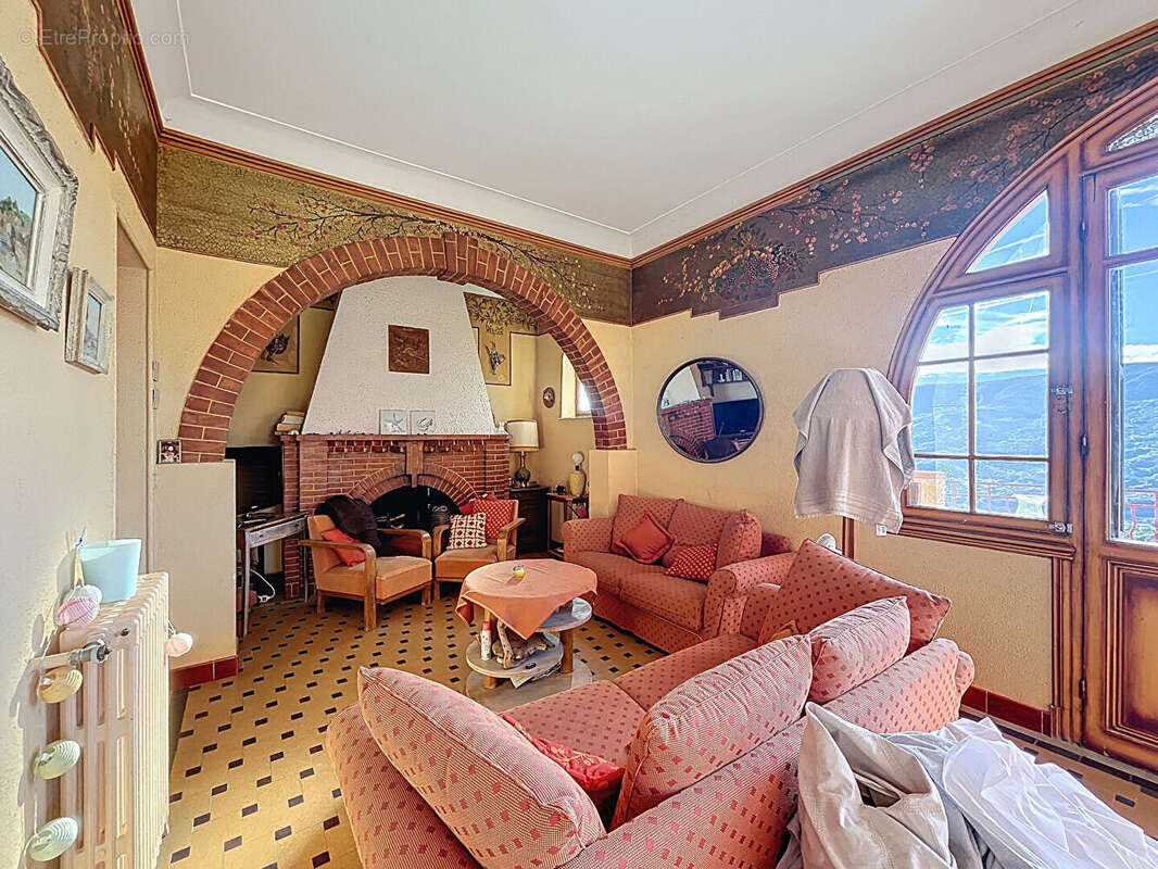 Maison à CASTAGNIERS