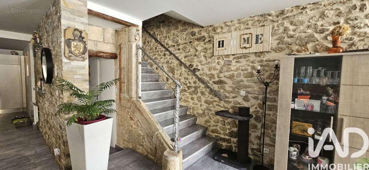 Maison 194 m² à Saint-Felix-De-Lodez  - photo 7