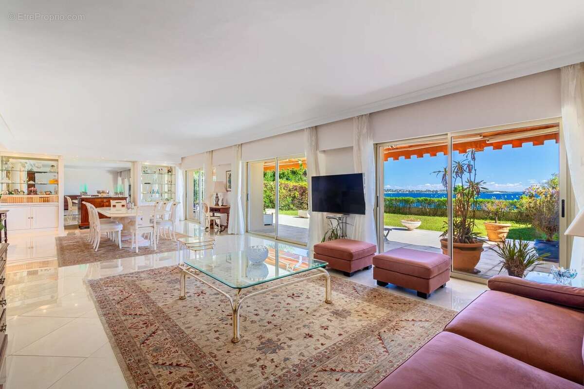 Appartement à VALLAURIS