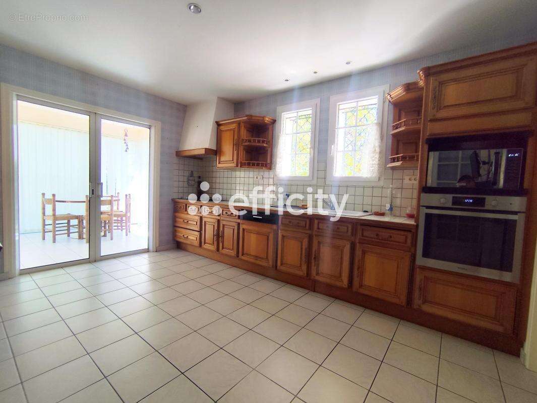 Maison 102 m² à Baignes-Sainte-Radegonde  - photo 6