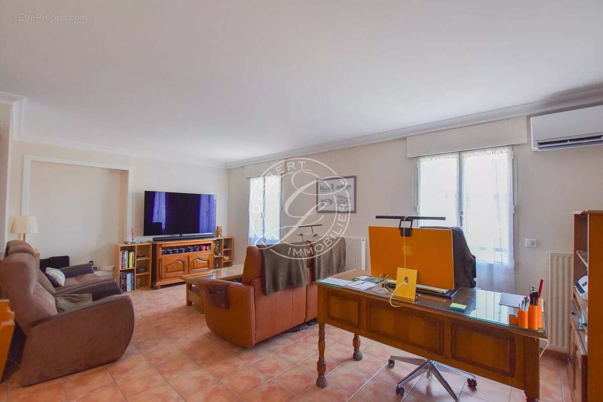 DRAGUIGNAN – Appartement T5 de 123 m² habitables avec véranda, ascenseur et parking privatif - photo 7