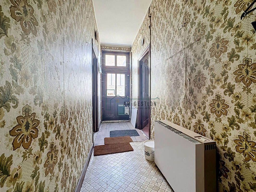 Maison à SAUVIAT-SUR-VIGE