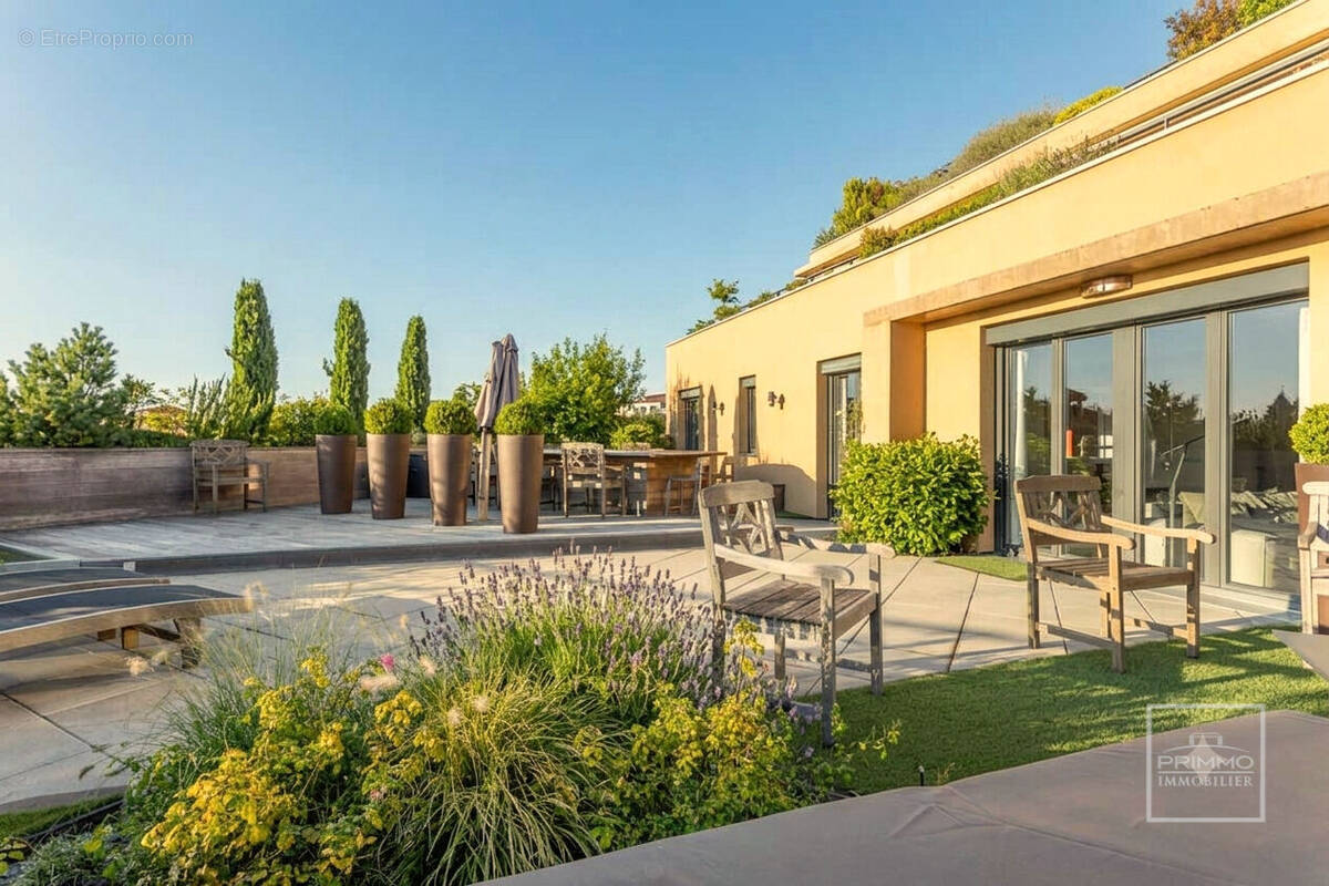 Appartement 4 pièces 149 m² · à Saint-Didier-au-Mont-d'Or · 148,7 m² · 1 250 000 €