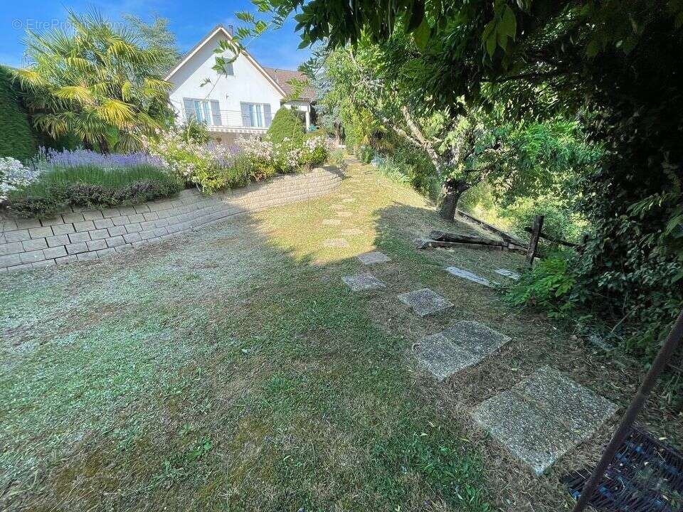 Maison à CRANVES-SALES