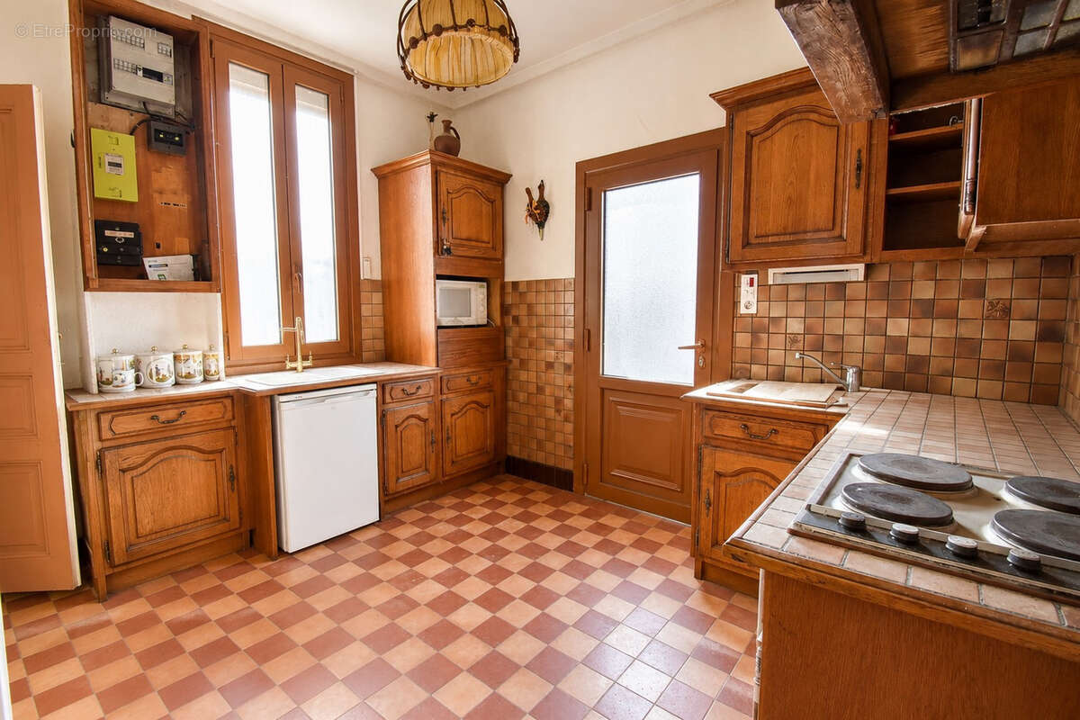 Maison de caractère à proximité du centre - photo 3
