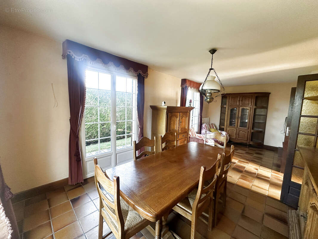 Maison à COURCELLES-SUR-SEINE