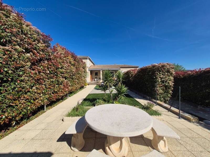 Maison à SOLLIES-VILLE