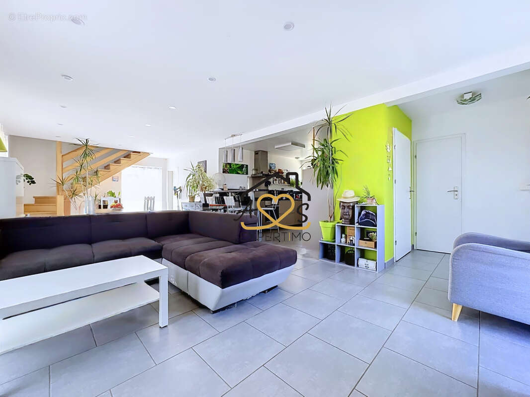 Maison familiale avec annexes - reignat 63160 - photo 9