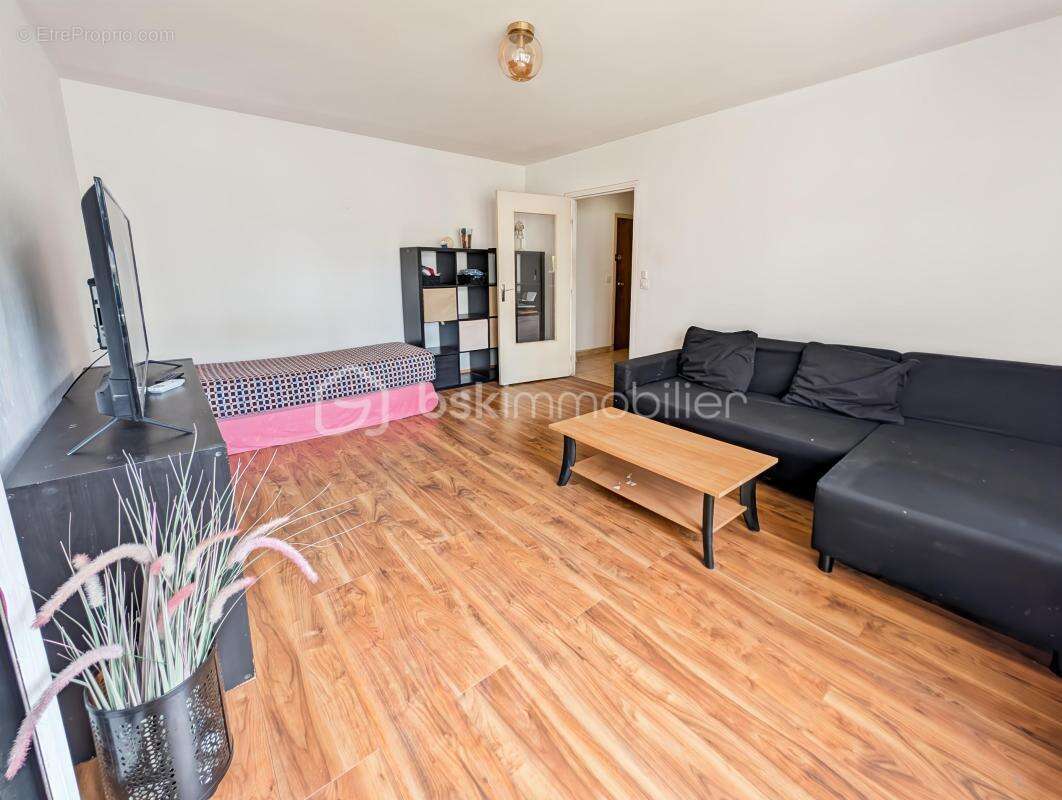 Grand studio avec parking balcon et cave a 10 minutes de la gare rer a et e val de fontenay - photo 2