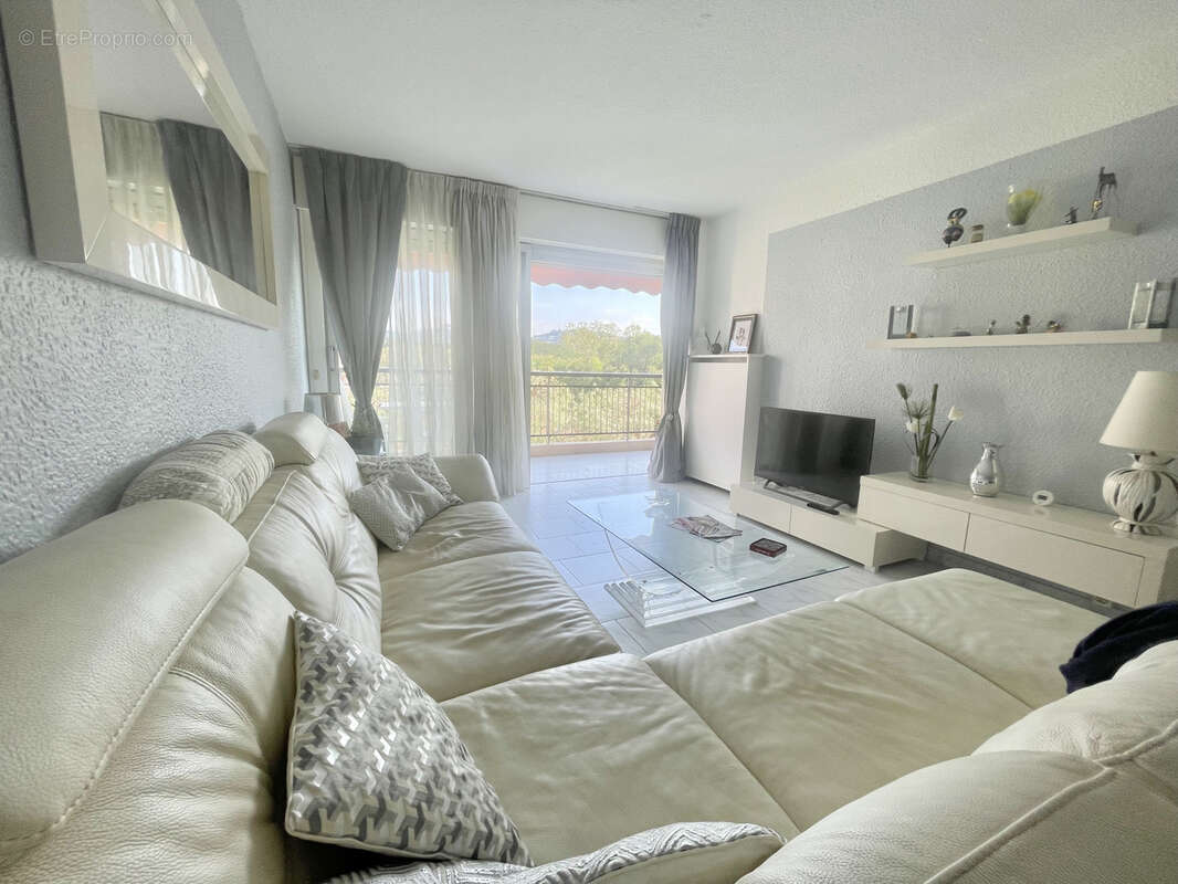 2P, 57m2+grand balcon, au calme, vue dégagée et verdoyante, proche commerces - photo 2