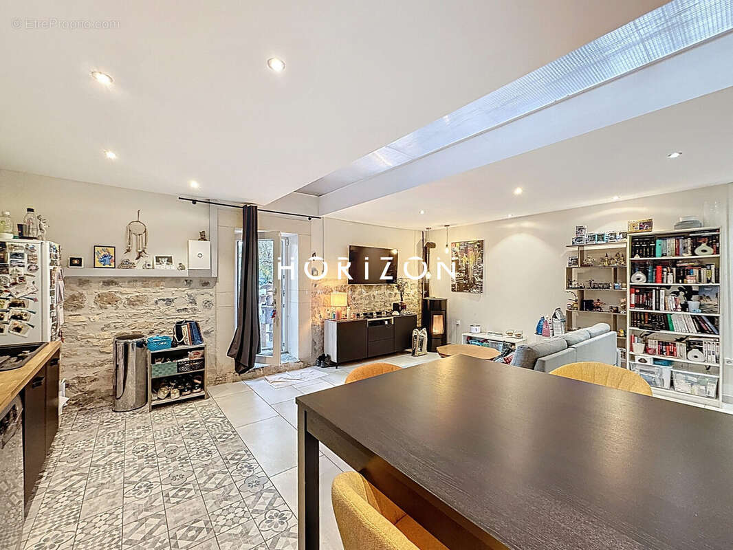 Commerce à CHARENTAY