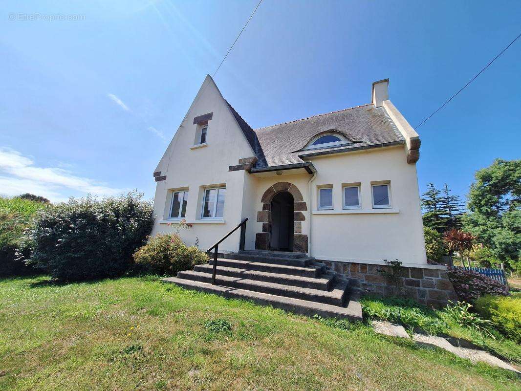 Maison à PLOUGASNOU