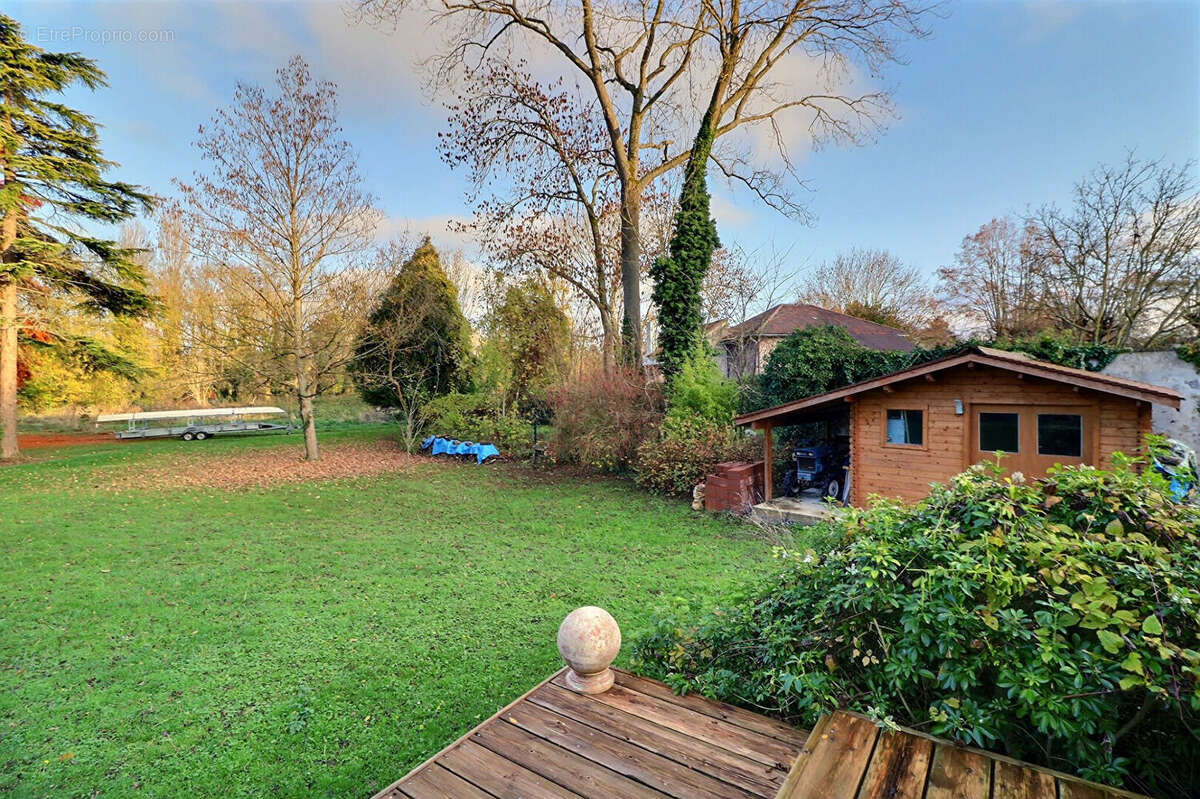 Maison à JOUY-LE-MOUTIER