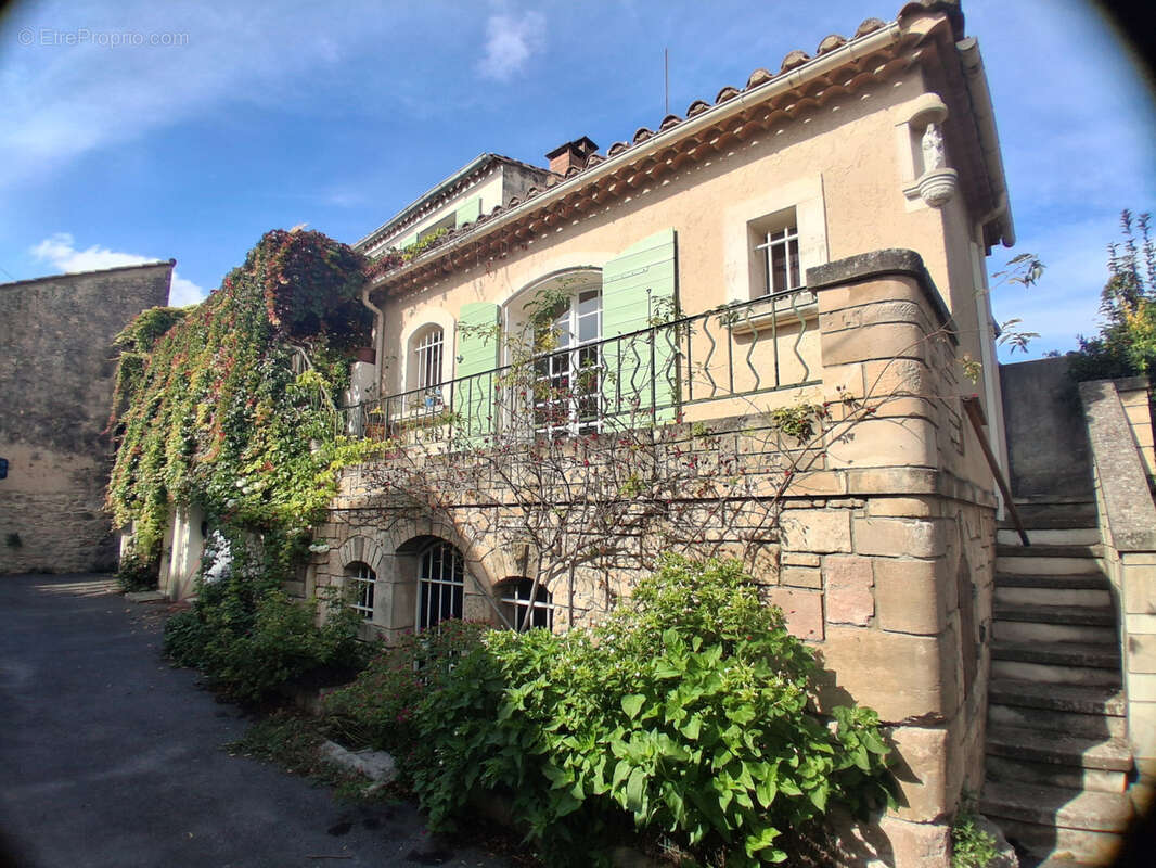 Maison à FONTVIEILLE
