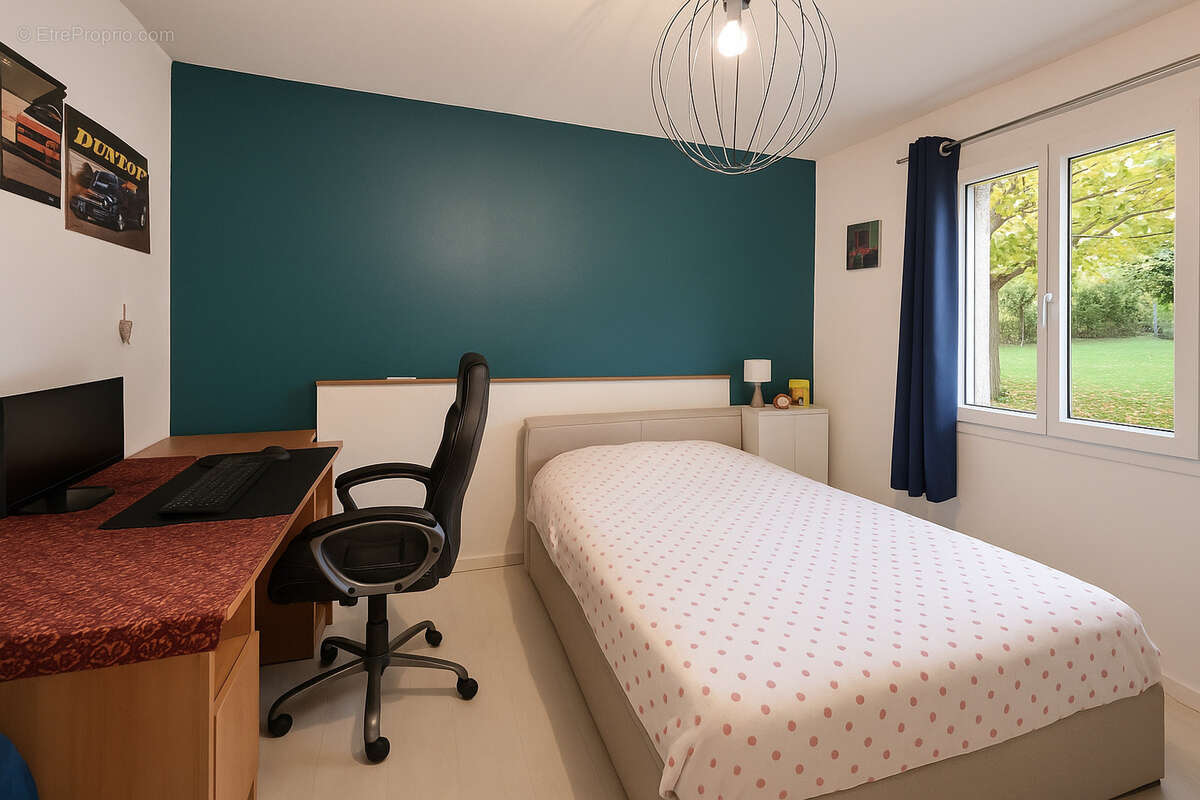 Maison à COMMELLE-VERNAY